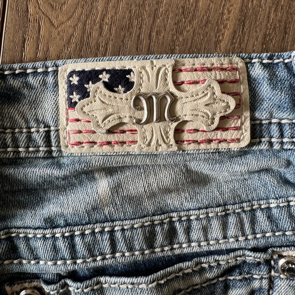 Miss Me - Embroidered Stretch Short - 27 - Picture 7 of 9